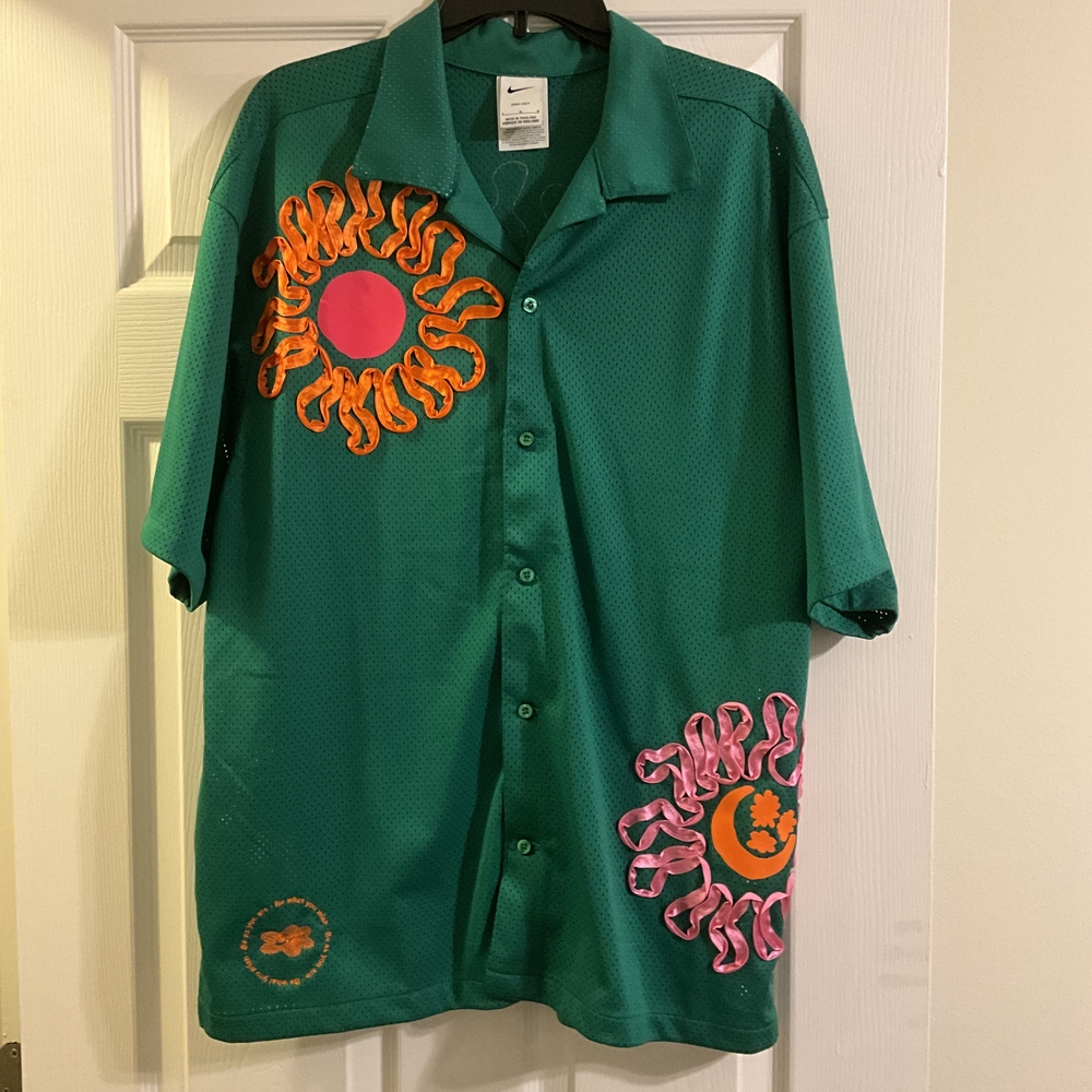 LIKE NEW Green Nike Uphoria Mesh Men's Graphic Shirt
